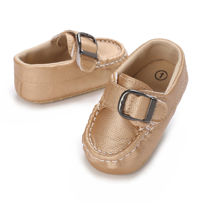 Sapatinho de Bebê Antiderrapante Mocassim Fivela, vista lateral