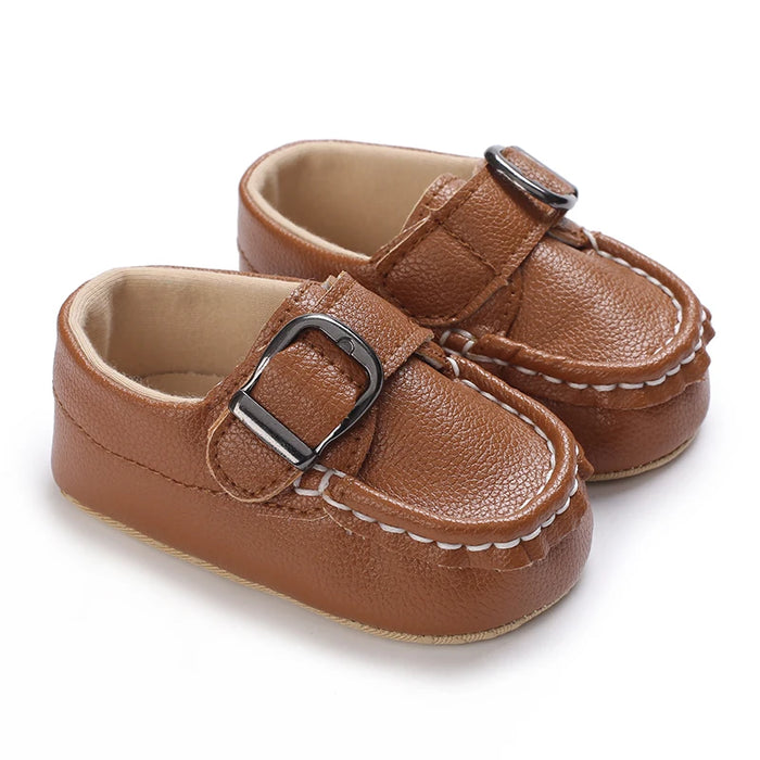 Sapatinho de Bebê Antiderrapante Mocassim Fivela, par completo cor marrom