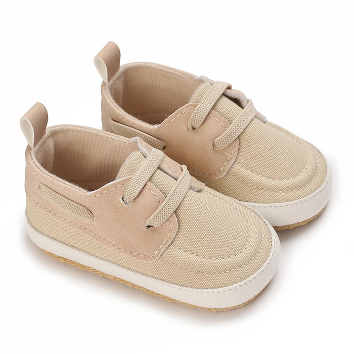Sapatinho de Bebê Antiderrapante Mocassim Náutico, detalhe da sola antiderrapante
