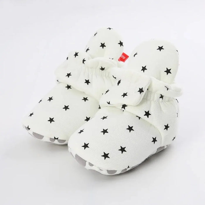 Botinha Pantufa de Bebê Estrelinha cor azul marinho, detalhe da estampa