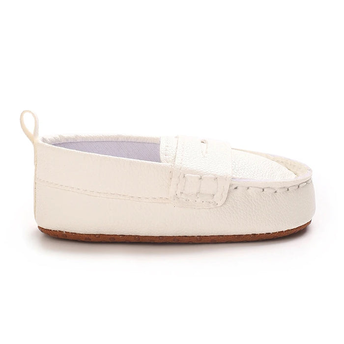 Sapatinho de Bebê Antiderrapante Mocassim Slip-On cor off-white, vista lateral