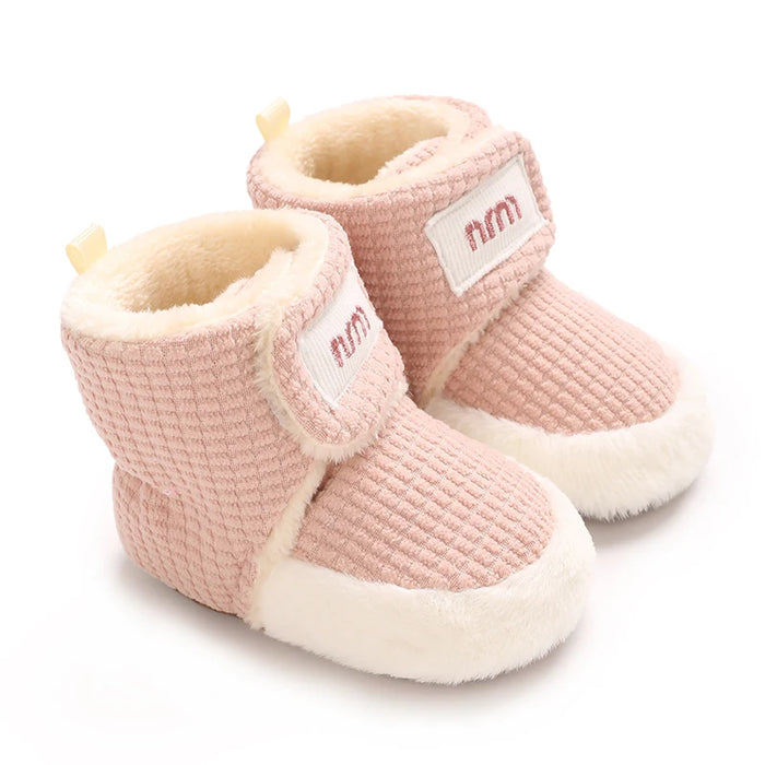 Botinha de Bebê Quentinha Pelúcia Waffle, detalhe do velcro