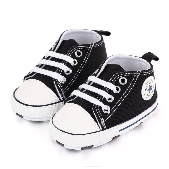 Sapatinho de Bebê Antiderrapante Star Clássico cor preto, vista lateral